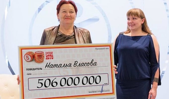 Спустя две недели Почта России наконец нашла человека, который выиграл 506 миллионов (1 фото + 1 видео)