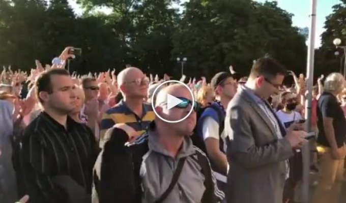 Власти Белоруссии заменили предвыборное выступление оппозиции концертом, но оплошали
