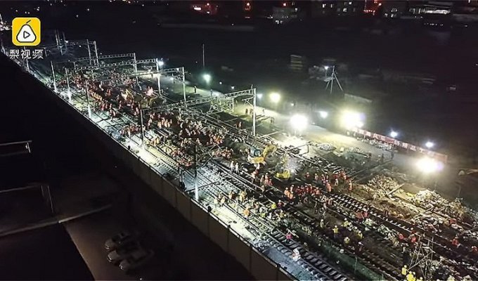 В Китае рабочие за ночь построили железную дорогу (6 фото + 1 видео)