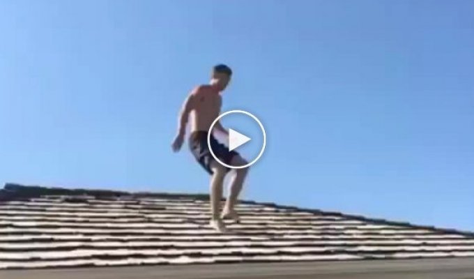 Прыжок с крыши в бассейн
