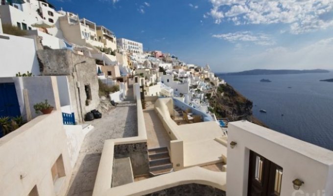 Покинутый отель в Греции (25 фото)