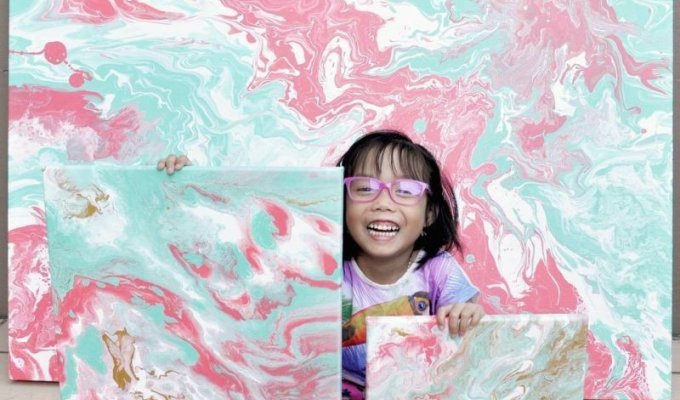 Пятилетняя художница продает свои абстрактные картины и жертвует деньги детям (7 фото)