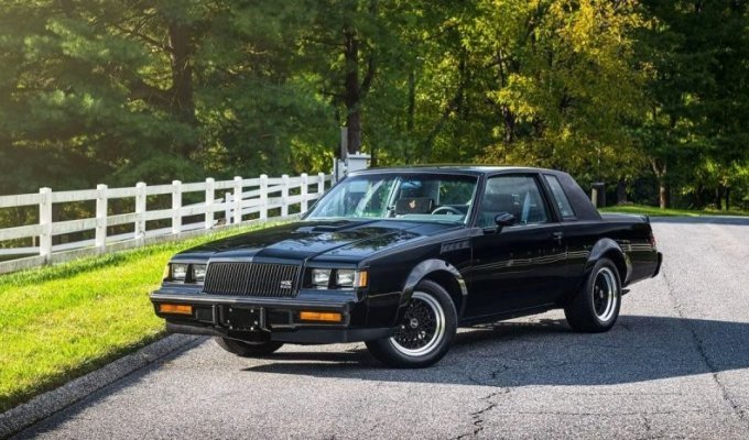Нетронутый Buick GNX 1987 года с минимальным пробегом продали за 200 тысяч долларов (40 фото + 3 видео)