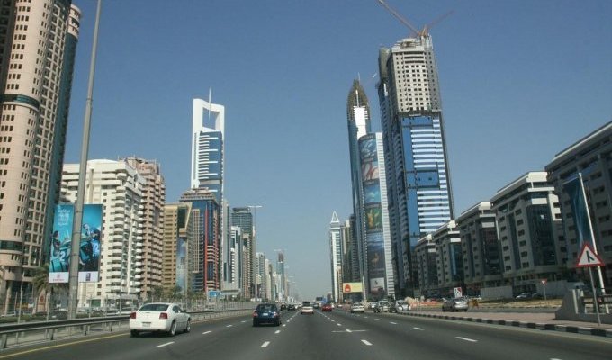 Неожиданно: отчего в Эмиратах не гоняют быстрее 119 км/ч (1 фото)