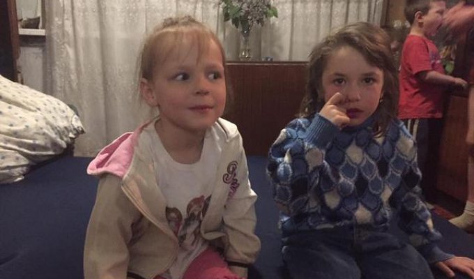 В результате обстрела Авдеевки сиротами остались девочки 6 и 7 лет