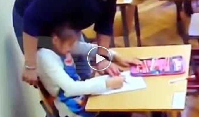 В Москве родители детей из коррекционной школы 2124 пожаловались в полицию на педагога