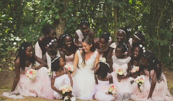 22-летняя американка стала мамой для 13 детей из Уганды (12 фото)