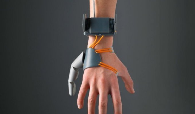 Биоинжерены изобрели дополнительный палец для руки (4 фото + видео)