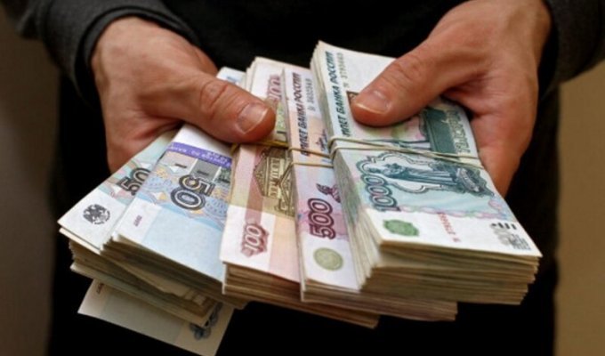 В Москве пенсионер отдал миллион рублей за 2 пачки обыкновенного сока (2 фото)