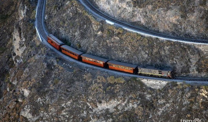 Опасная железная дорога на Носу Дьявола (15 фото)