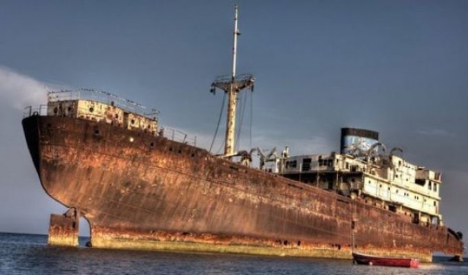 Корабль-призрак, пропавший в Бермудском треугольнике, вернулся спустя 90 лет (3 фото)