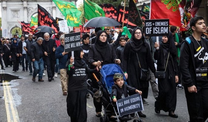 В Лондоне прошла демонстрация мусульман против ИГИЛ (15 фото)
