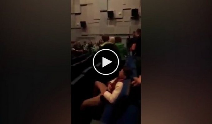 Массовая драка зрителей во время сеанса в кинотеатре Выборга