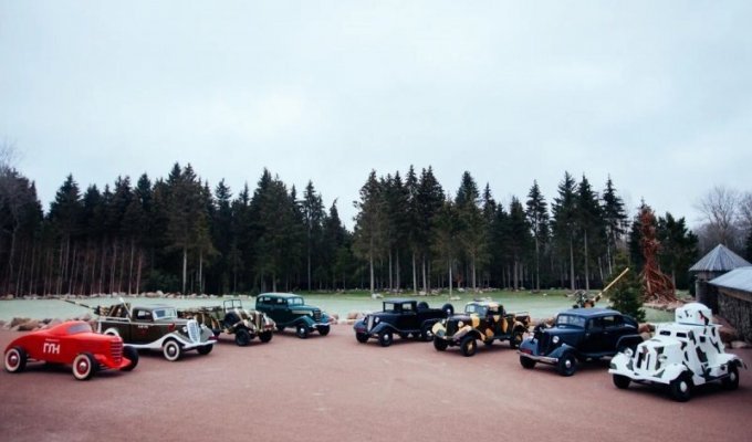 Коллекцию из восьми уникальных ретро-автомобилей ГАЗ выставили на продажу (9 фото + 1 видео)