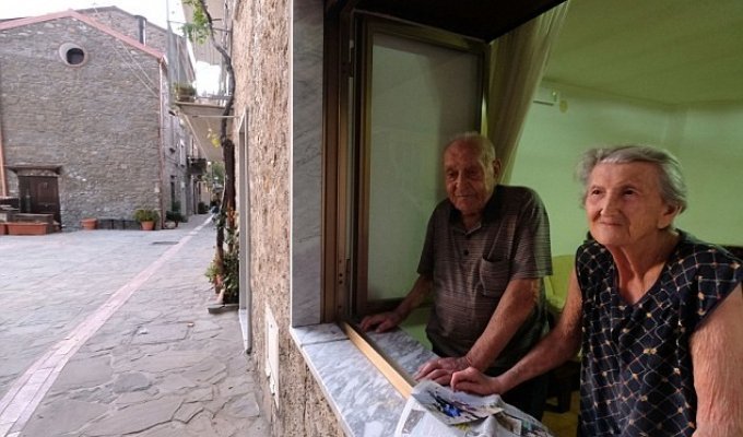 Жители итальянской деревни раскрывают секрет своего долголетия: любовь и свежие продукты (7 фото)