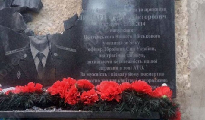 Вандалы разбили памятники для героев АТО