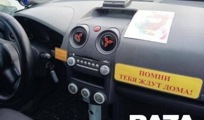 Военнослужащим в России предписали затюнинговать салоны машин необычным способом (3 фото + видео)