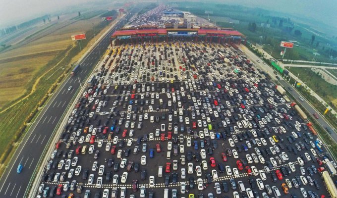 В Пекине образовалась гигантская пробка (5 фото + 1 видео)