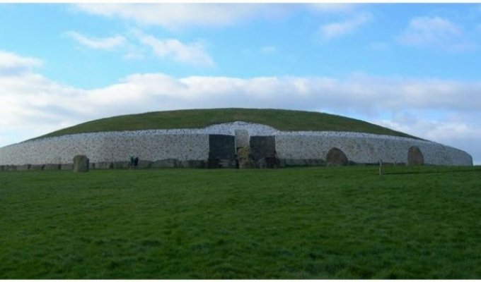 Таинственная гробница Ньюгрейндж в Ирландии — старше, чем Великие пирамиды в Египте (6 фото)
