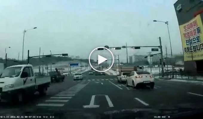 ДТП на перекрестке в Южной Корее