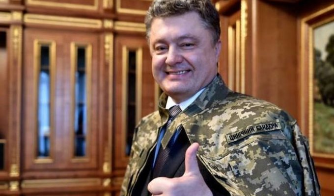 Петр Порошенко показал свой камуфляж с нашивкой «Циничный Бандера» (3 фото)