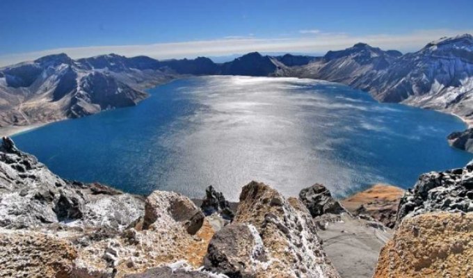 Самое высокое кратерное озеро в мире (9 фото)