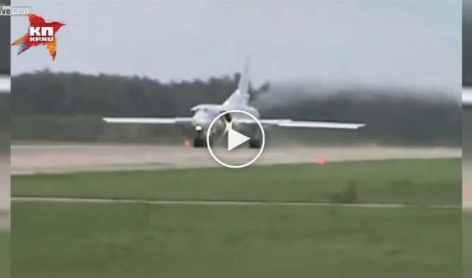 Неудачное торможение российского военного самолета Ту-22М3