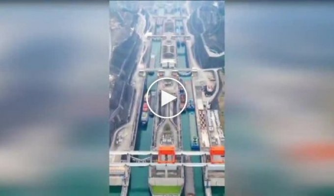 Масштабно! Пятиступенчатый шлюз на китайской плотине «Три ущелья» с подъемом на высоту 113 метров