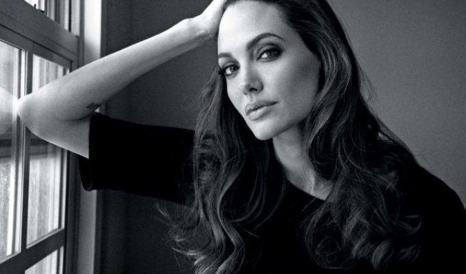 Анджелина Джоли завела инстаграм ради того, чтобы обратить внимание всего мира на Афганистан (2 фото)