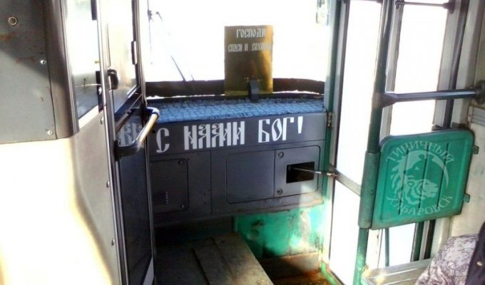 В Хабаровске курсирует православный автобус (6 фото)