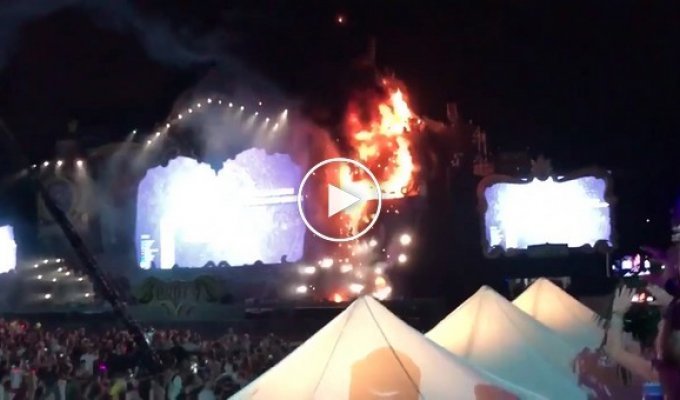 Пожар на фестивале Tomorrowland Unite в Испании