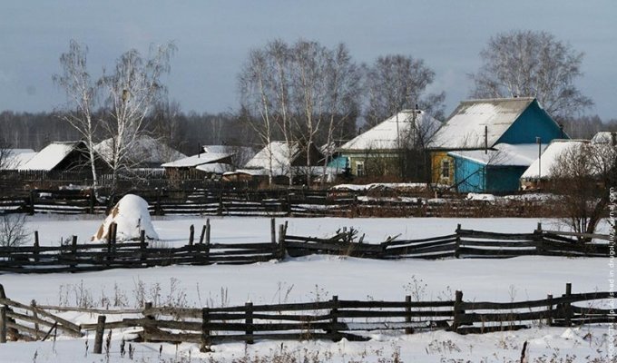 Целую омскую деревню обвинили в экстремизме за то, что жители отказались от кладбища (1 фото)