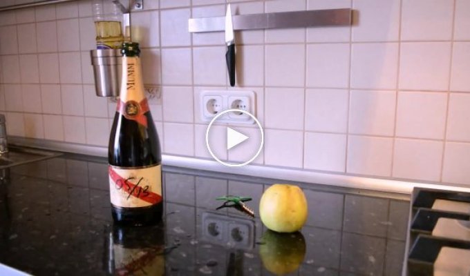 Как правильно открывать домашнее шампанское