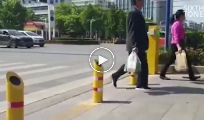 Китайский метод борьбы с пешеходами, нарушающими ПДД