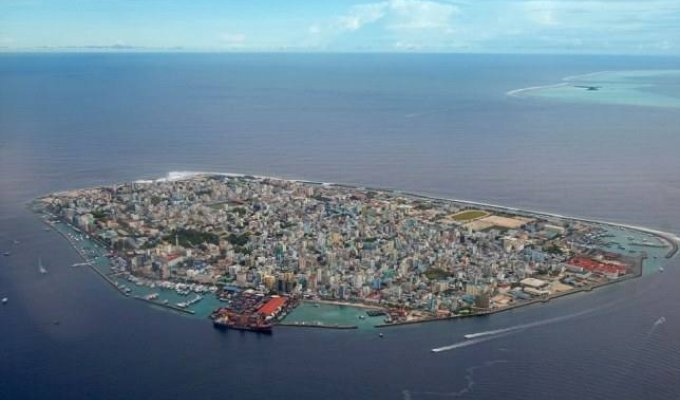 10 самых густонаселенных островов в мире (15 фото)