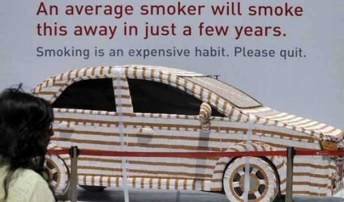 Автомобиль из 200 000 сигарет ко дню борьбы с курением в Индии (3 Фото)