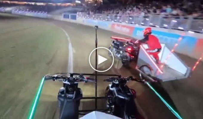 Ничего необычного, просто гонки на мотоциклетных колесницах в Австралии