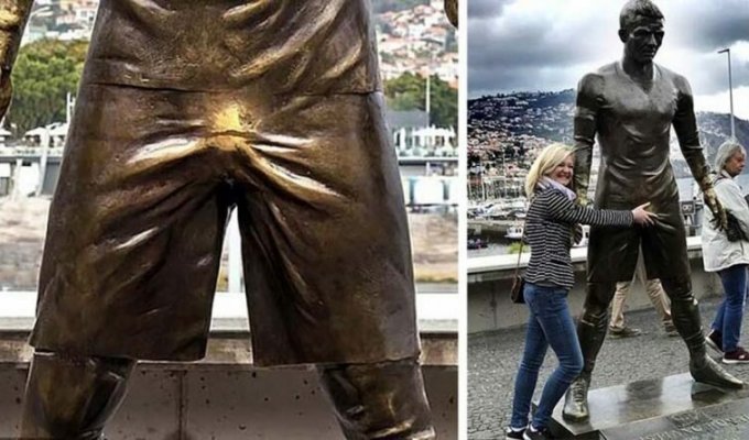 В Португалии туристы обожают потрогать за «шары» статую Криштиану Роналду (5 фото)