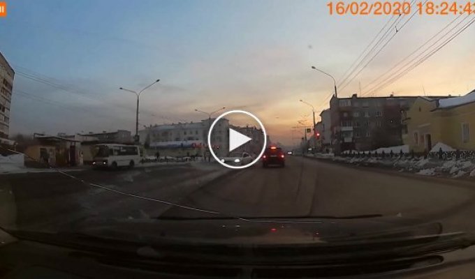 Момент наезда на ребёнка в Новокузнецке попал на видео