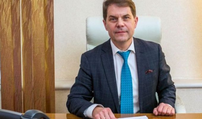 Министр здравоохранения Иркутской области Олег Ярошенко не оказал помощь пассажиру самолета