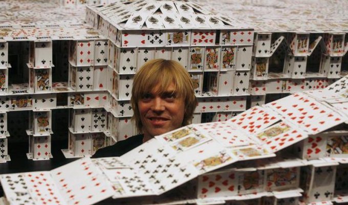 Американец построил самый большой карточный дом (10 фото)