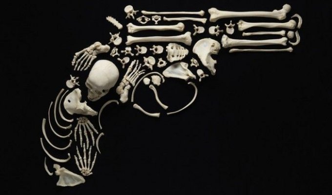 Предметы искусства из настоящих человеческих костей (12 фото)