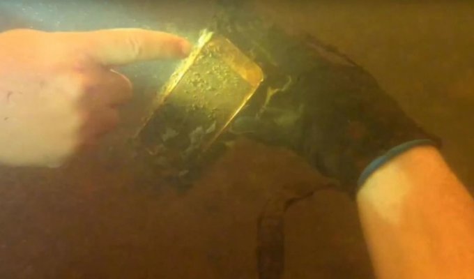 Блогер нашёл на дне реки смартфон, и это не бесполезный металлолом (4 фото + 1 видео)