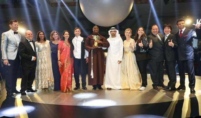 В Дубае «лучшему учителю в мире» вручили миллион долларов (4 фото)