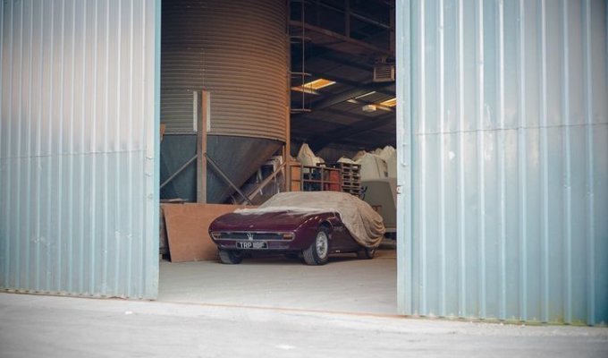 Неожиданная находка в гараже - Maserati Ghibli (10 фото)