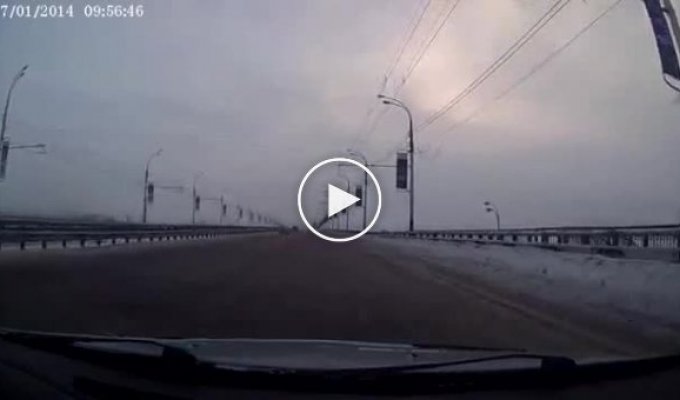 Гололед на мосту в Воронеже