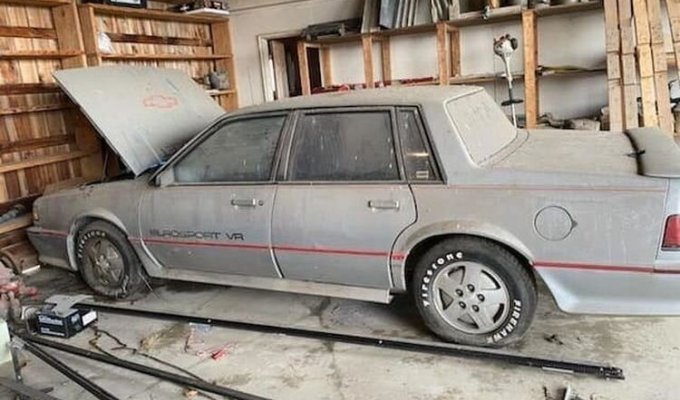 Редкий Chevy Celebrity Eurosport VR модель 1988 года, который припарковали в гараже 28 лет назад (7 фото)