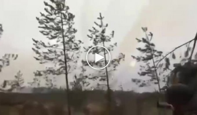 На видео работа системы залпового огня ГРАД со стороны российских оккупантов, район Сум
