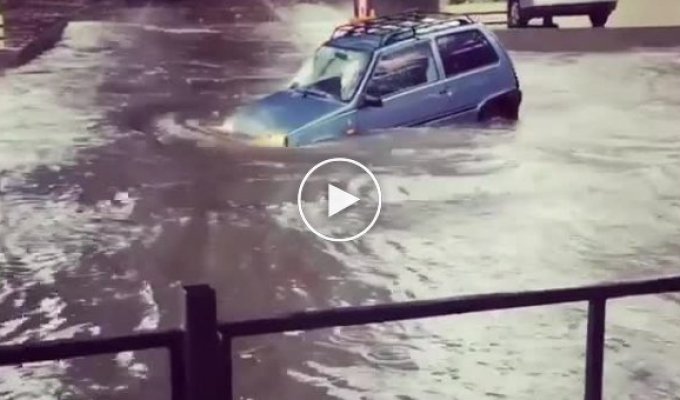 Автомобилисту на Оке не страшны потопы и наводнения