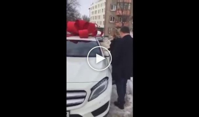 В Уфе полицейский подарил возлюбленной новый Mercedes-Benz GLA